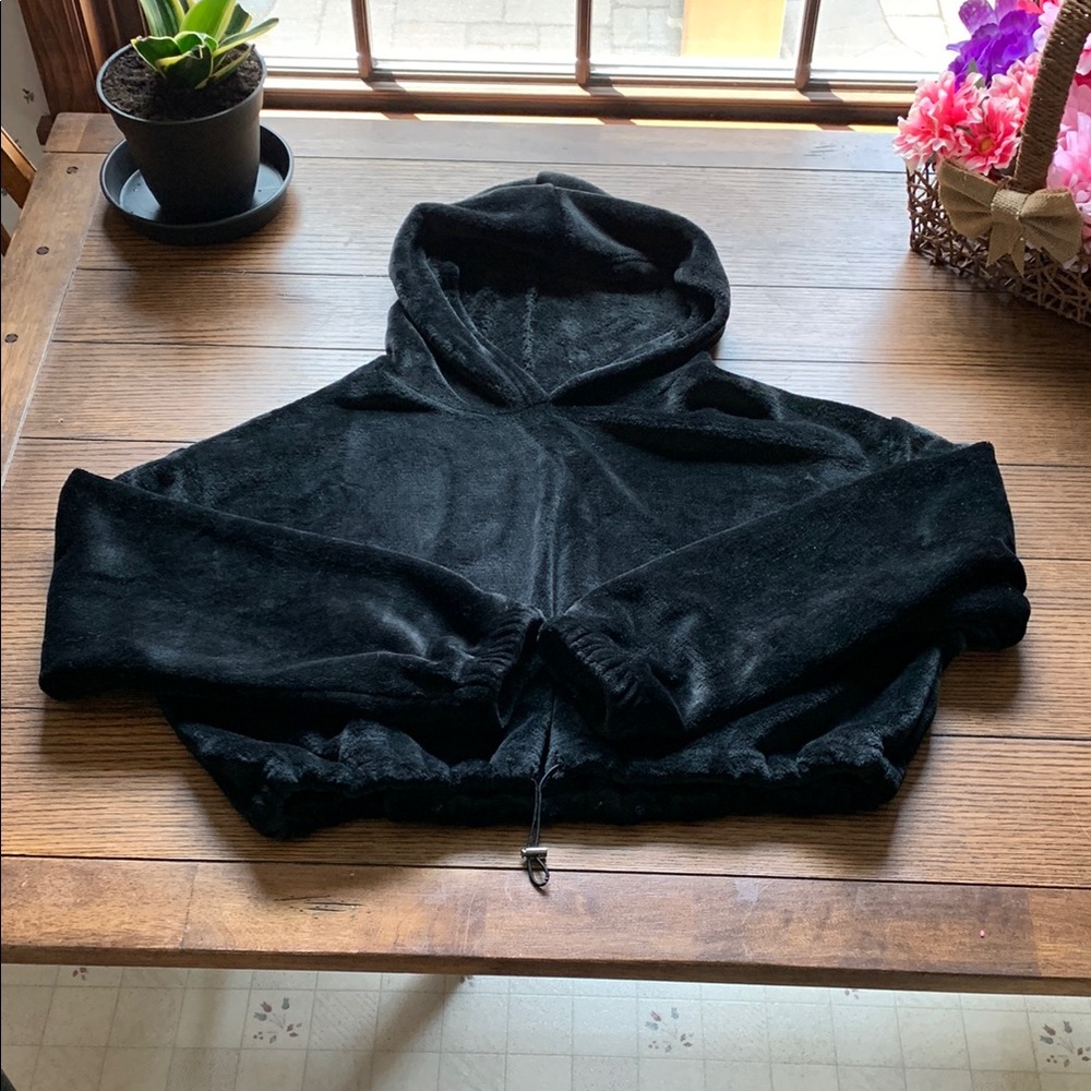 Cozy Black Women's Crop Hoodie Sweater